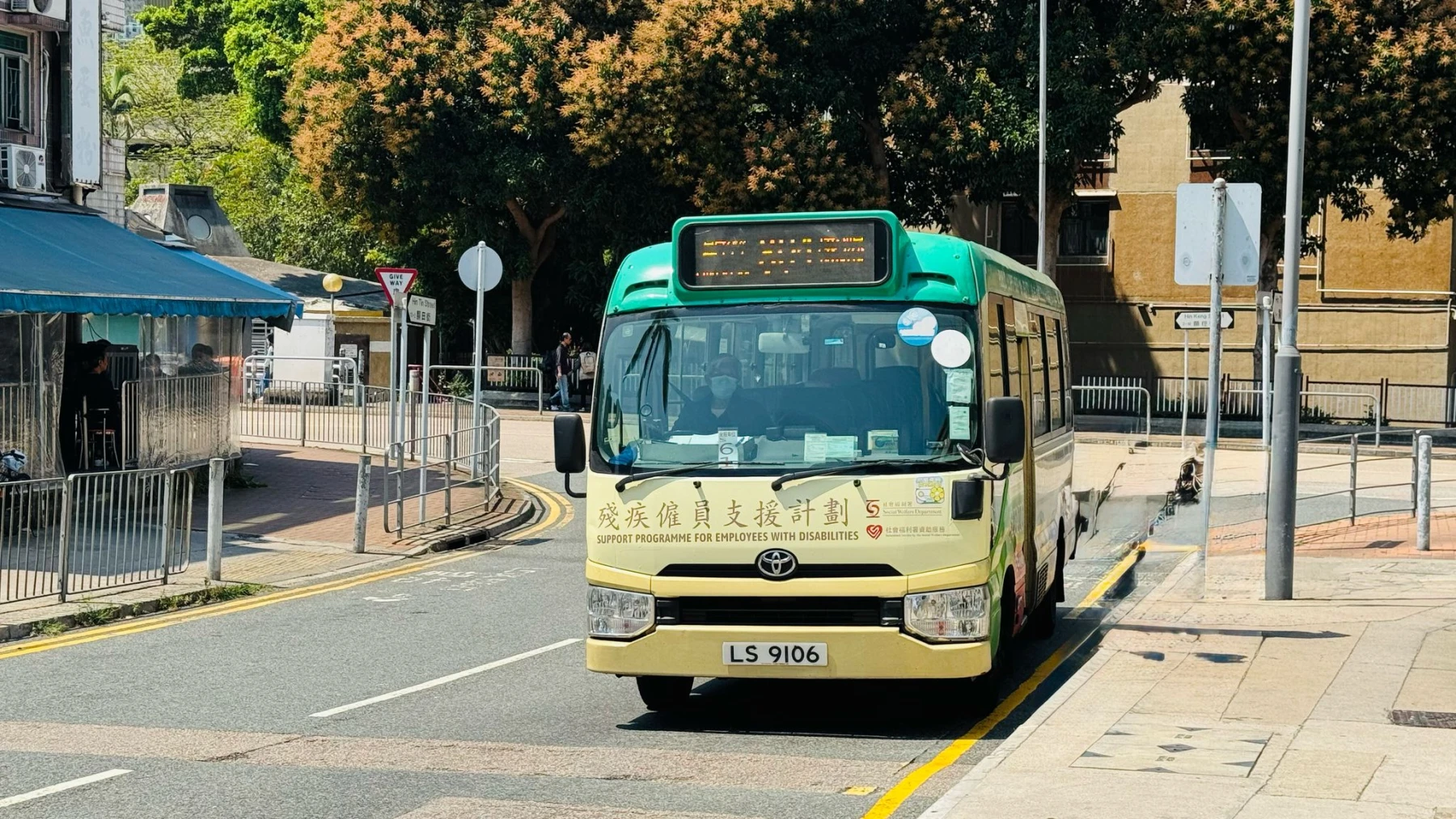 PLK minibus detail 01