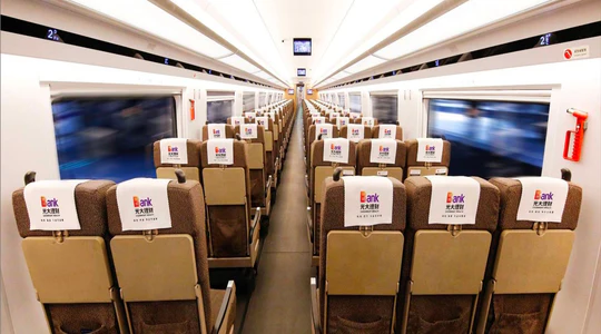 AD Solution: 高鐵"復興號" - 座椅頭片廣告