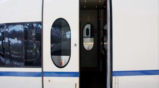 AD Solution: 高鐵"和諧號" - 車外門貼